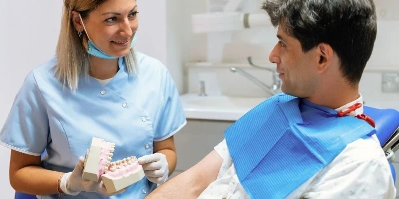 Denture Implants vs Traditional Dentures